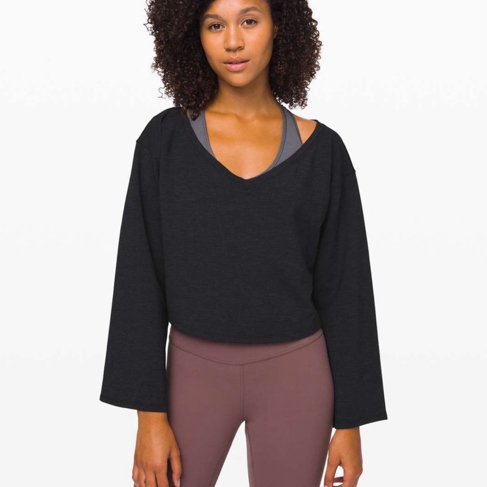 Lululemon Show Your Depth Long Sleeve pullover in Heathered Core Black